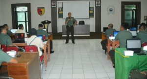 Personel Korem 081/Dhirotsaha Jaya Latihan Komputer