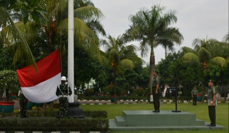 Personel Korem 051/Wkt Upacara Hari Ibu Ke-90