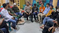 Babinsa Kayu Manis Komsos Bersama Bhabinkamtibmas dan Karang Taruna