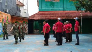 Babinsa Kalisari Army Go To School, Mantapkan Sikap Guru