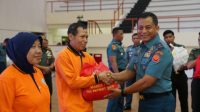 Ketum Dharma Pertiwi Beri Bantuan Sembako kepada Honorer dan PHL