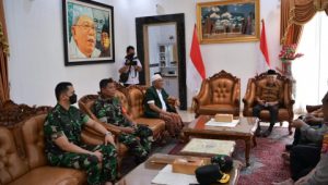 Danrem 064/MY didampingi Dandim 0601/Pdg Sambut Kunjungan Wapres 