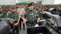 Panglima TNI Lepas Keberangkatan 850 Prajurit Yonif R 200/BN dan Yonif 133/YS ke Papua