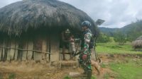 Pos Malagayneri Satgas Yonif Mekanis 203/AK Kunjungi Kepala Desa Nambu