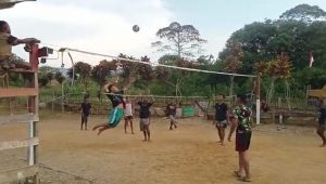 Para Pemuda di Perbatasan Papua Geruduk Satgas Yonif 143/TWEJ, Ajak Prajurit Main Voli