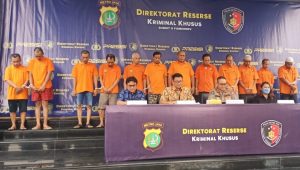 Subdit Fismondev Polda Metro Tangkap 12 Pengedar Dollar Palsu dan Amankan 3.922 Lembar Pecahan USD100