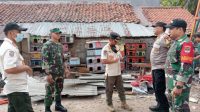 Babinsa Bersama Tiga Pilar Johar Baru Tertibkan Unggas Peliharaan Warga