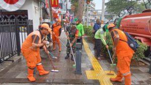 Babinsa Koramil 03/Senen Kerja Bakti Bersama PPSU Kenari