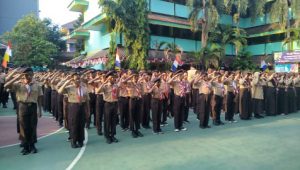 Tingkatkan Kontribusi Pelajar Bagi Masyarakat, Babinsa Koramil 08/JB Upacara Hari Pramuka