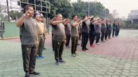 Personel Kodim 0505/JT Awali Hari dengan Senam Bersama