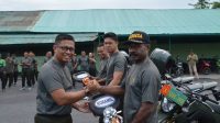 Dandim 1710/Mimika Serahkan Motor Dinas Buat Operasional Babinsa