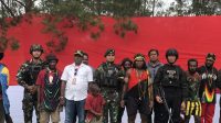 Dapat Gelar Kogoya, Komandan Satgas TNI 300 Siliwangi Jadi Bagian Keluarga Besar Suku Dani