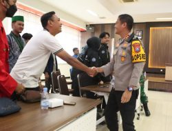 Jelang Ramadhan, Kapolres Gresik Distribusikan Bansos ke Organisasi Mahasiswa