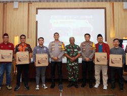 Kapolres Jember Gelar Baksos Polri Presisi Salurkan Ratusan Paket Sembako