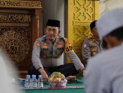 Kapolres Bogor Beri Santunan Kepada Anak Yatim dan Tarawih di Masjid Al Muhajirin