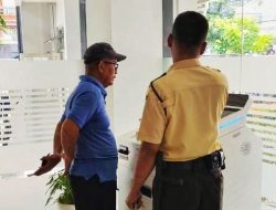 Dengan Ramah dan Sigap, Satpam BRI KC Fatmawati Bantu Nasabah Gunakan Digital CS