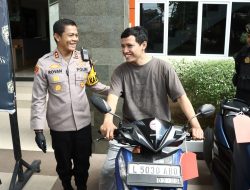 Kapolres Gresik Kembalikan Motor yang Dicuri kepada Pemiliknya Secara Gratis