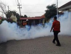 Polres Gresik Gelar Fogging Antisipasi DBD di Sejumlah Titik Wilayah