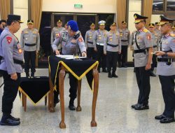 Kapolri Pimpin Upacara Serah Terima Jabatan Kapolda Jabar dan Kapusjarah Polri