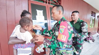 Peduli Kesehatan Ibu dan Bayi, Satgas TMMD Gelar Posyandu Berikan Makanan Tambahan