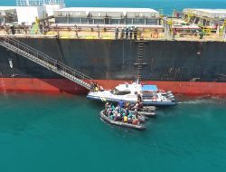 Bakamla RI Evakuasi 14 Korban Kapal Tenggelam di Perairan Utara Berakit