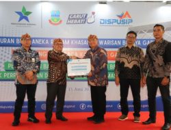 Perkuat Literasi Garut Lewat Bantuan Buku dan Gedung Perpustakaan