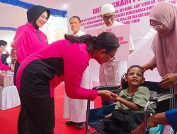 Ketua Umum Bhayangkari Salurkan 5.000 Paket Bansos, Gelar Bakti Kesehatan di Ende NTT