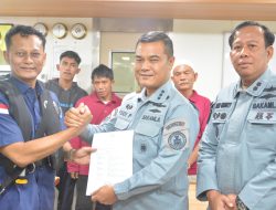 Bakamla RI Jemput Empat Nelayan Indonesia di Perbatasan Laut Indonesia–Malaysia