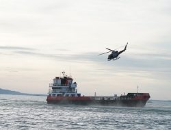 Kolaborasi Unsur Laut dan Udara, Tangkap Dua Kapal Pembawa Pasir Timah Ilegal
