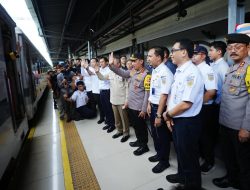 Tinjau Pengamanan Nataru di Stasiun Pasar Senen, Kapolri: Ingatkan Kesiapsiagaan Hadapi Potensi Bencana