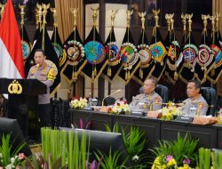 Sampaikan Rilis Akhir Tahun 2025, Kapolri Ajak Doakan Korban Bencana di Sumatera