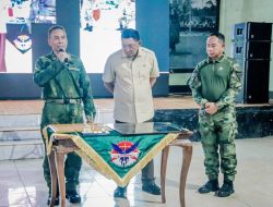 Panglima TNI Bersama Menhan RI Anugerahkan KPLB kepada Prajurit Berprestasi di Timika