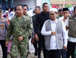 Panglima TNI Bagikan Sembako dan Ikuti Kajian Ramadhan Ustadz Adi Hidayat di Pangandaran