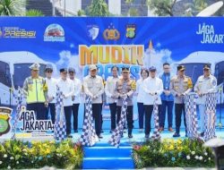 Kapolri Melepas Ribuan Peserta Mudik Gratis Tujuan Yogyakarta dan Jawa Tengah di Polda Metro Jaya