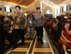 Kapolda Sumsel Sapa Jemaat dari Altar, Pengamanan Paskah di Palembang Berjalan Khidmat dan Kondusif
