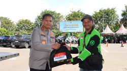 Aksi Sosial Kapolres Bekasi Kota, Warga hingga Ojol Terima Sembako Gratis