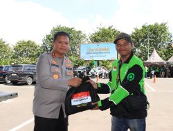Aksi Sosial Kapolres Bekasi Kota, Warga hingga Ojol Terima Sembako Gratis
