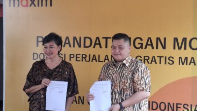 Development Director Maxim Indonesia, Dirhamsyah (kanan) bersama Ketua Yayasan Cheshire Indonesia, Janthy Nihardjo (kiri) dalam acara penandatanganan nota kesepahaman sebagai upaya memperluas akses ekonomi dan kesempatan kerja bagi penyandang disabilitas fisik, di Cilandak, Jakarta Selatan, Rabun(24/06/2026). Foto: Istimewa