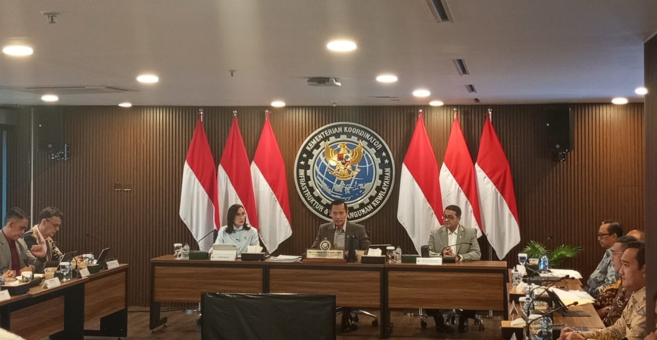 Menteri Koordinator Bidang Infrastruktur dan Pembangunan Kewilayahan Agus Harimurti Yudhoyono (AHY), saat memimpin Rapat Koordinasi Tingkat Menteri terkait Penguatan Tata Kelola Ekosistem Kebandarudaraan, di Kantor Kemenko Infra, Jakarta Pusat, Kamis (25/6/2026). Foto: Noval Nurhadi/TOPIKONLINE.CO.ID