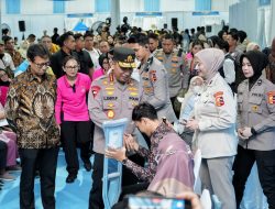 Kapolri Salurkan 6.000 Bansos Saat Bakti Kesehatan dan Bakti Sosial Hari Bhayangkara ke-80