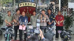 Polri Serahkan Tersangka dan Barang Bukti Perkara Dugaan Korupsi kepada Kejaksaan Agung