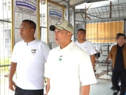 Tersentuh di Balik Jeruji, Irfan Hakim Menangis dan Sujud Syukur Saat Kunjungi Lapas Karawang