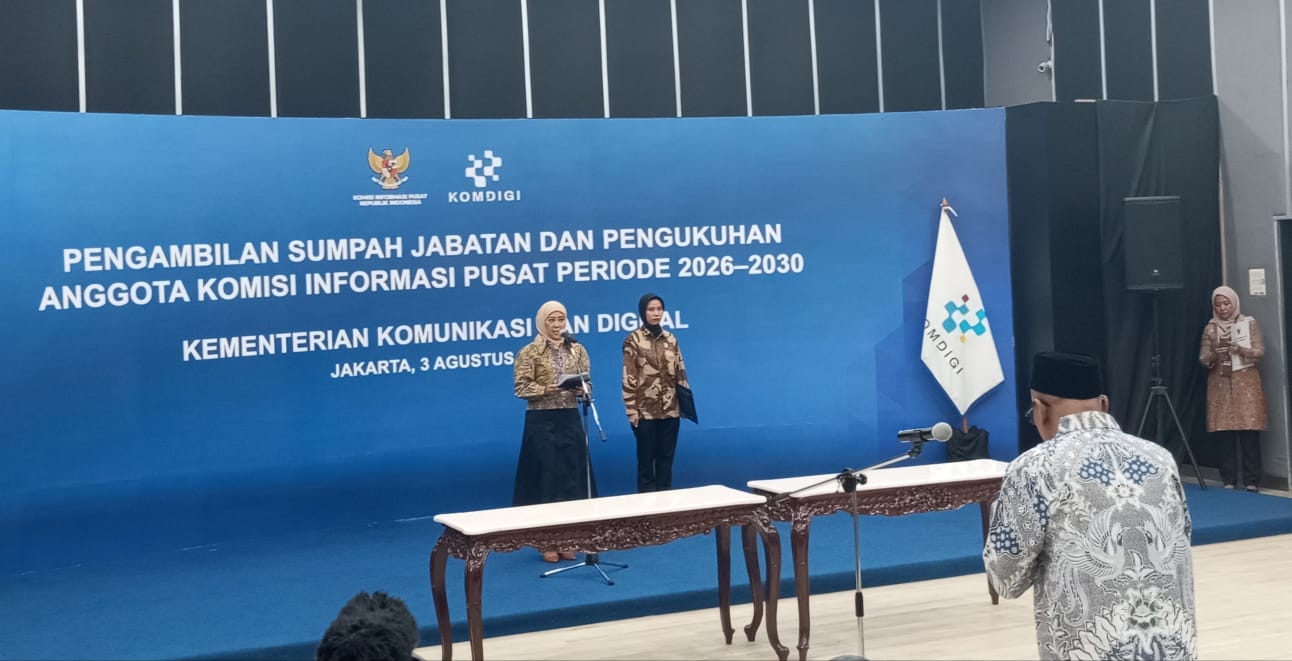 Menteri Komunikasi dan Digital (Menkomdigi) Meutya Hafid saat acara Pengambilan Sumpah Jabatan Dan Pengukuhan Anggota Komisi Informasi Pusat (KIP) periode 2026–2030 di Ruang Media Center Kemkomdigi, Jakarta Pusat, Senin (3/8/2026). Foto: Noval Nurhadi/TOPIKONLINE.CO.ID