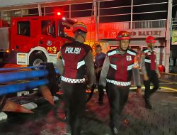 Dit Samapta Polda Metro Jaya Kerahkan Personel Bantu Tangani Kebakaran Gedung Bapenda