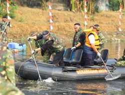 Pangdam Jaya, Kapolda Metro Jaya, dan Pemprov DKI Bersih-Bersih Sungai Bersama Masyarakat