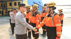 Terus Bergerak, Polri Kembali Kirim Personel K9 dan 2,5 Ton Logistik untuk Korban Gempa NTT