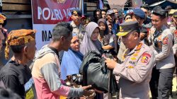 Polri Perkuat Penanganan Gempa NTT, Kapolri Tinjau Lokasi Terdampak dan Serahkan Bantuan