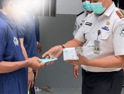 Antisipasi Debu Vulkanik Anak Krakatau, Lapas Gunung Sindur Bagikan Masker ke Warga Binaan