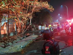 Brimob Polda Metro Jaya Amankan Lokasi Kebakaran Pabrik di Kawasan Lippo Cikarang Bekasi