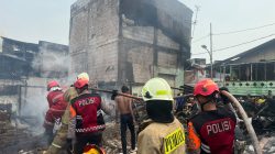 Polda Metro Jaya Buka Dapur Lapangan untuk Warga Terdampak Kebakaran Kampung Muka